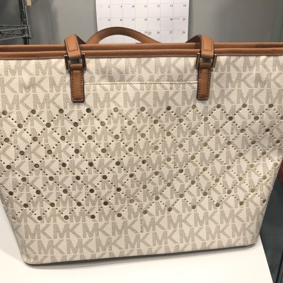 Michael Kors Large Jet Set Tote & Logo Charm - Picture 2 of 11